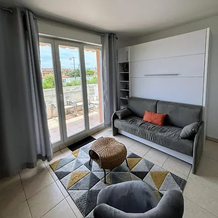 Cosy 2 Pieces Avec Piscine Et Parking