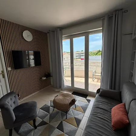 Cosy 2 Pieces Avec Piscine Et Parking Antibes