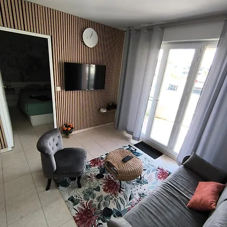 Cosy 2 Pieces Avec Piscine Et Parking