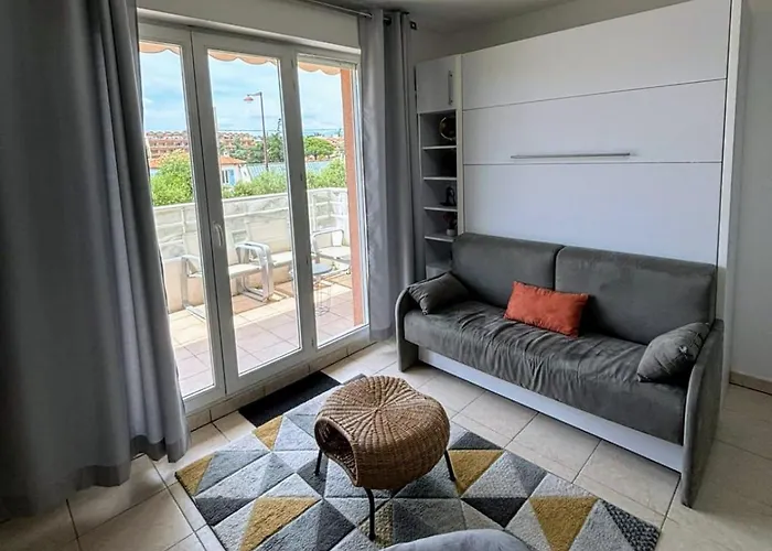 Cosy 2 Pieces Avec Piscine Et Parking